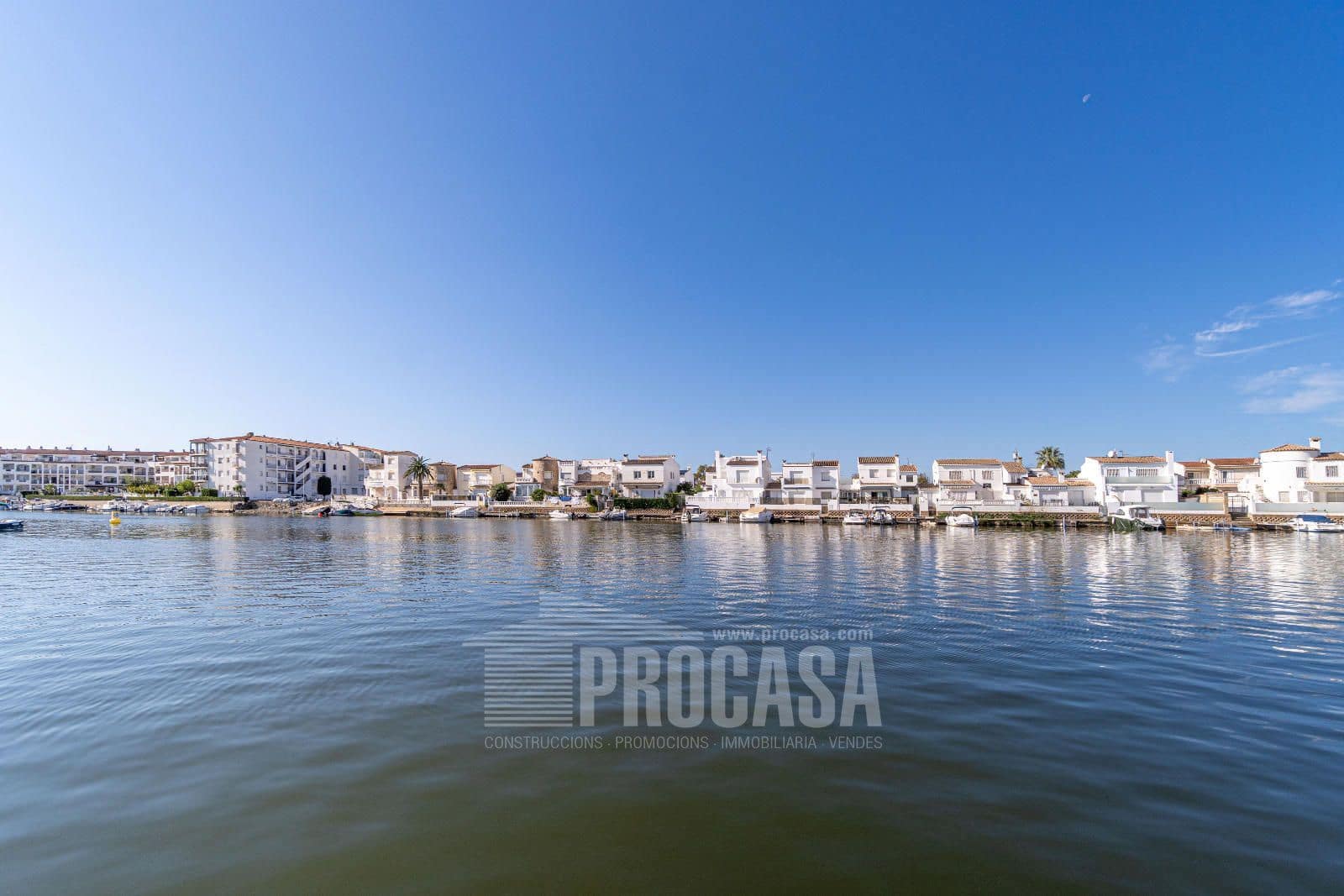 3 sypialnia Willa na sprzedaż w Empuriabrava z basenem garażem - 670 000 € (Ref: 8610088)