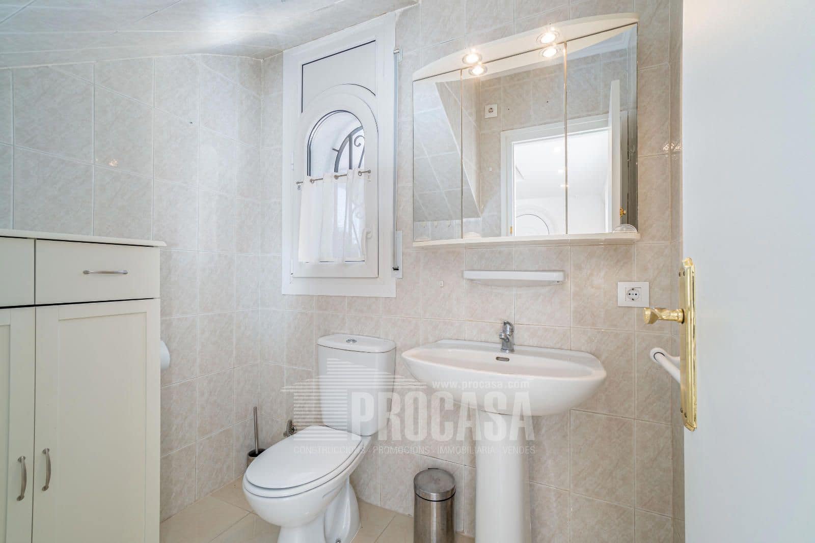 3 sypialnia Willa na sprzedaż w Empuriabrava z basenem garażem - 670 000 € (Ref: 8610088)