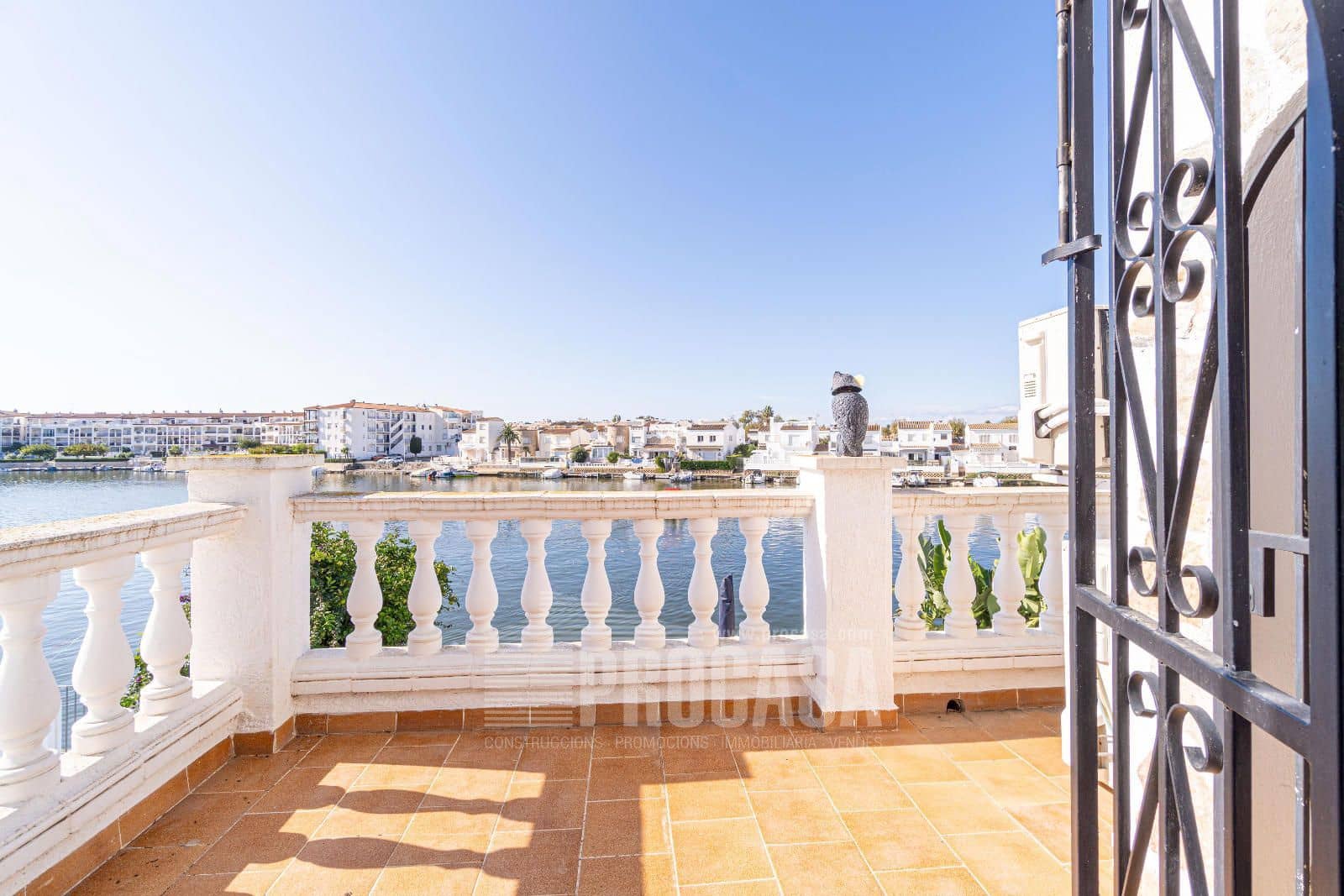 3 sypialnia Willa na sprzedaż w Empuriabrava z basenem garażem - 670 000 € (Ref: 8610088)