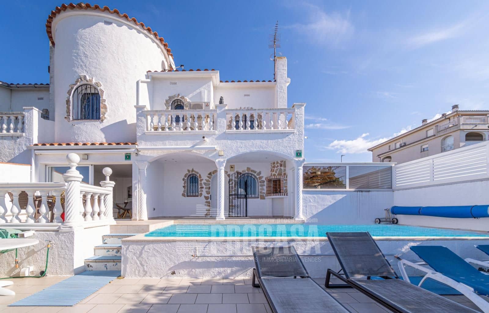 3 sypialnia Willa na sprzedaż w Empuriabrava z basenem garażem - 670 000 € (Ref: 8610088)