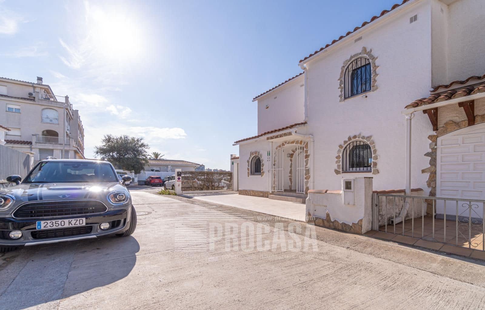 3 sypialnia Willa na sprzedaż w Empuriabrava z basenem garażem - 670 000 € (Ref: 8610088)