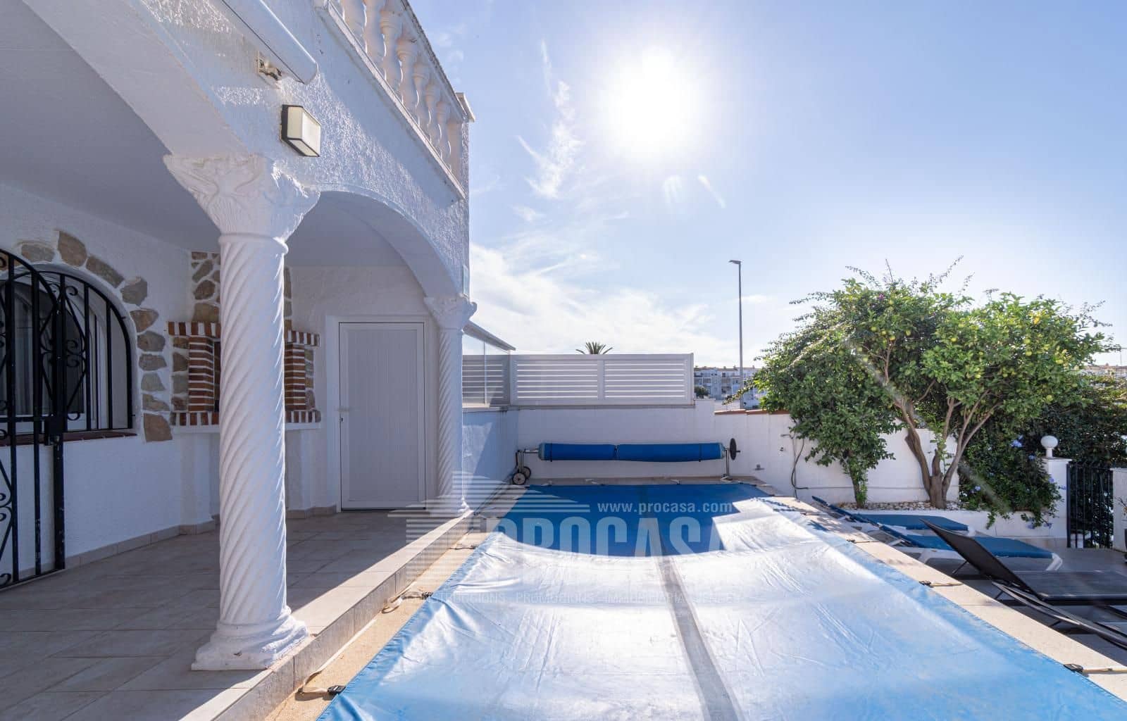 3 sypialnia Willa na sprzedaż w Empuriabrava z basenem garażem - 670 000 € (Ref: 8610088)