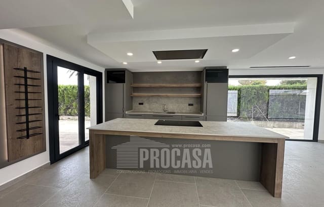 4 sypialnia Willa na sprzedaż w Empuriabrava, Castelló d'Empúries z basenem - 795 000 € (Ref: 8616447)