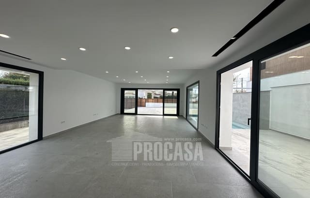 4 sypialnia Willa na sprzedaż w Empuriabrava, Castelló d'Empúries z basenem - 795 000 € (Ref: 8616447)