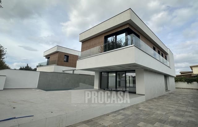 4 sypialnia Willa na sprzedaż w Empuriabrava, Castelló d'Empúries z basenem - 795 000 € (Ref: 8616447)