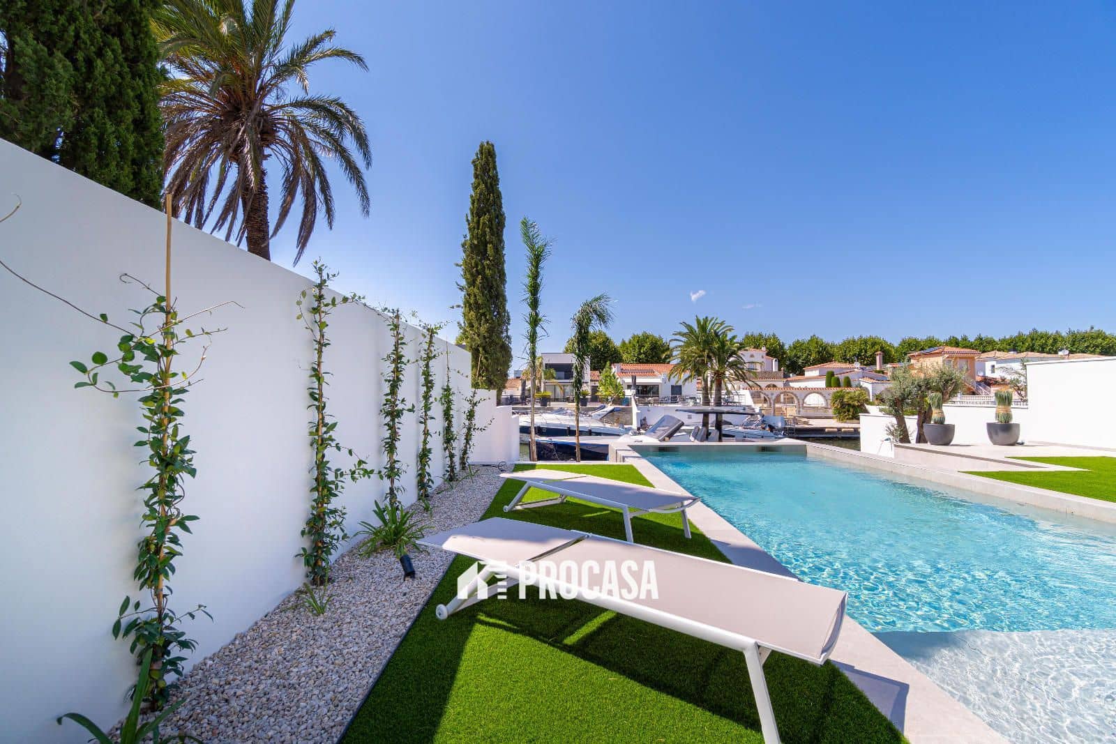4 sypialnia Willa na sprzedaż w Empuriabrava z basenem garażem - 1 490 000 € (Ref: 8640595)
