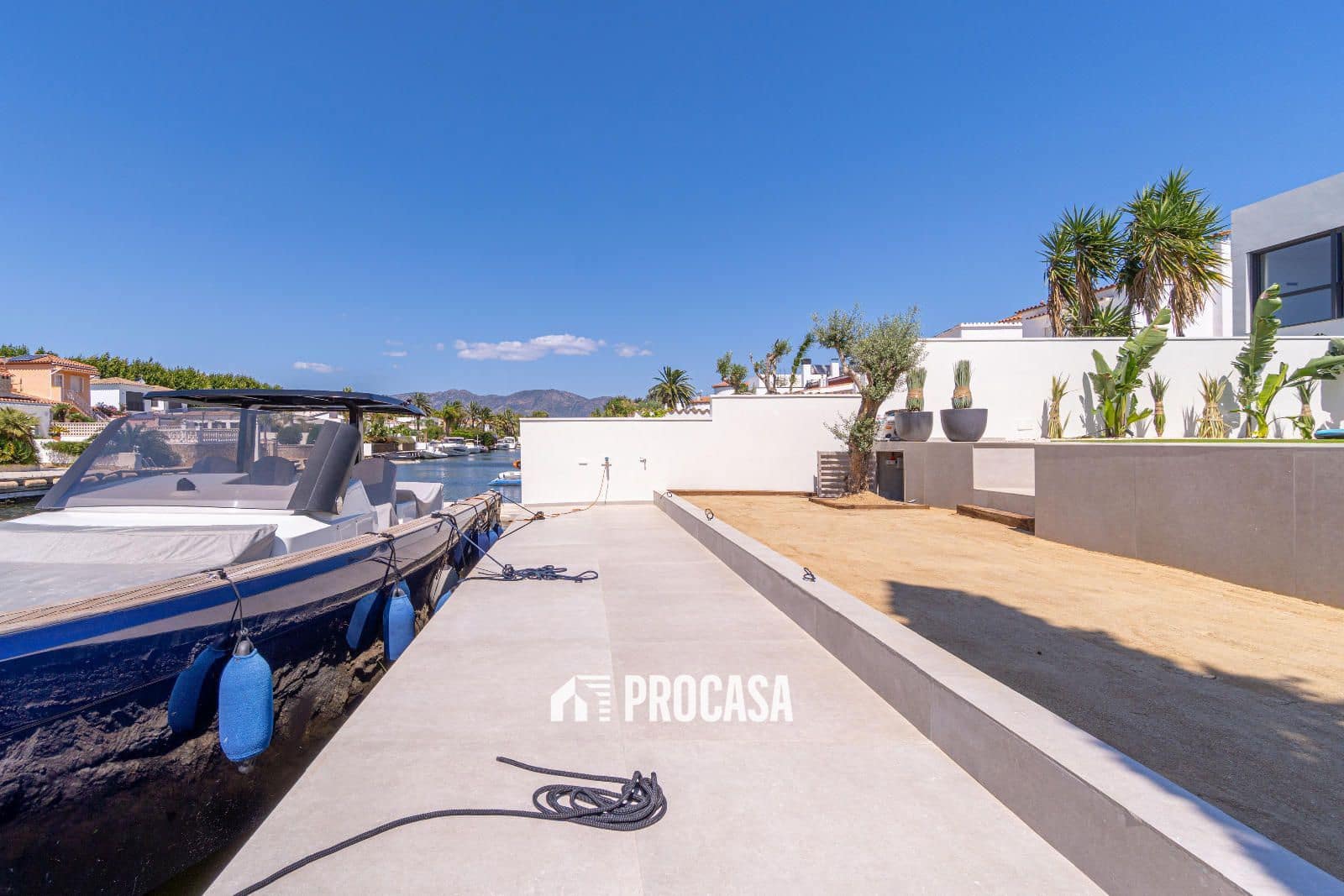 4 sypialnia Willa na sprzedaż w Empuriabrava z basenem garażem - 1 490 000 € (Ref: 8640595)