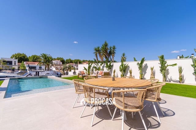 4 sypialnia Willa na sprzedaż w Empuriabrava, Castelló d'Empúries z basenem garażem - 1 490 000 € (Ref: 8640595)