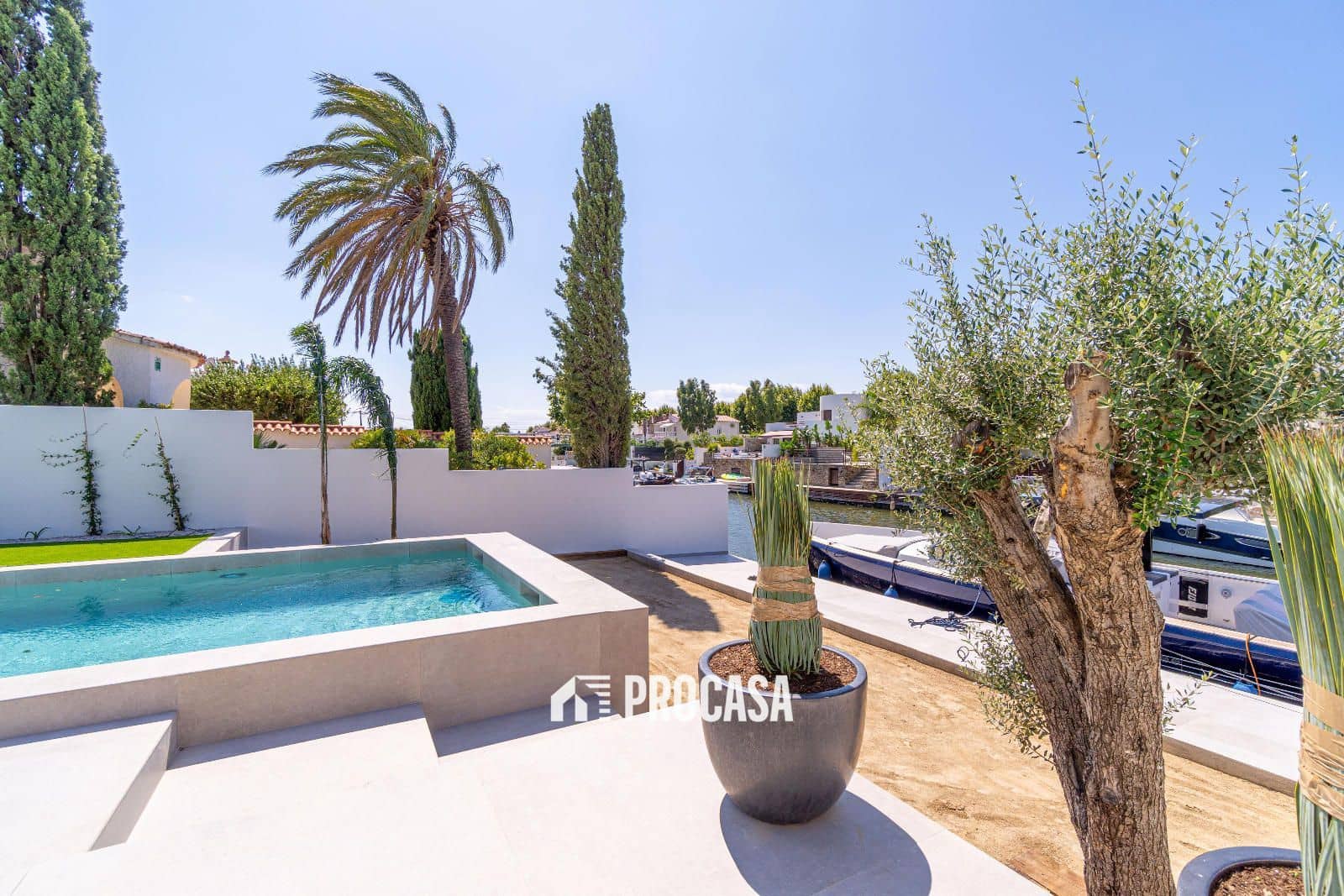 4 sypialnia Willa na sprzedaż w Empuriabrava z basenem garażem - 1 490 000 € (Ref: 8640595)