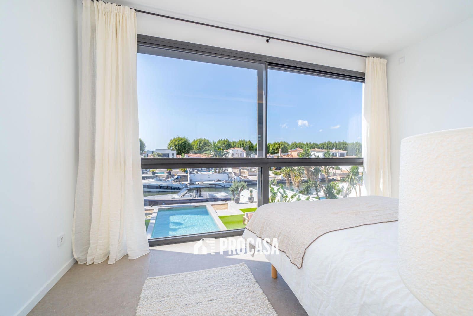 4 sypialnia Willa na sprzedaż w Empuriabrava z basenem garażem - 1 490 000 € (Ref: 8640595)