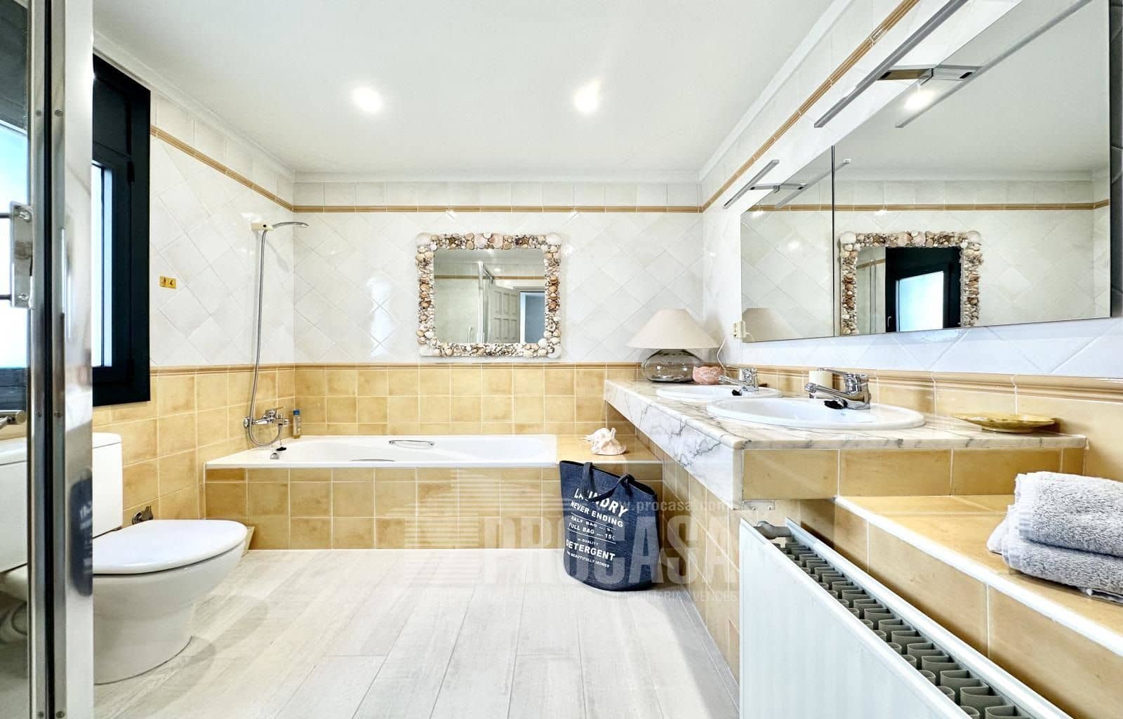 6 Zimmer Villa zu verkaufen in Empuriabrava mit Pool Garage - 1.750.000 € (Ref: 8646990)