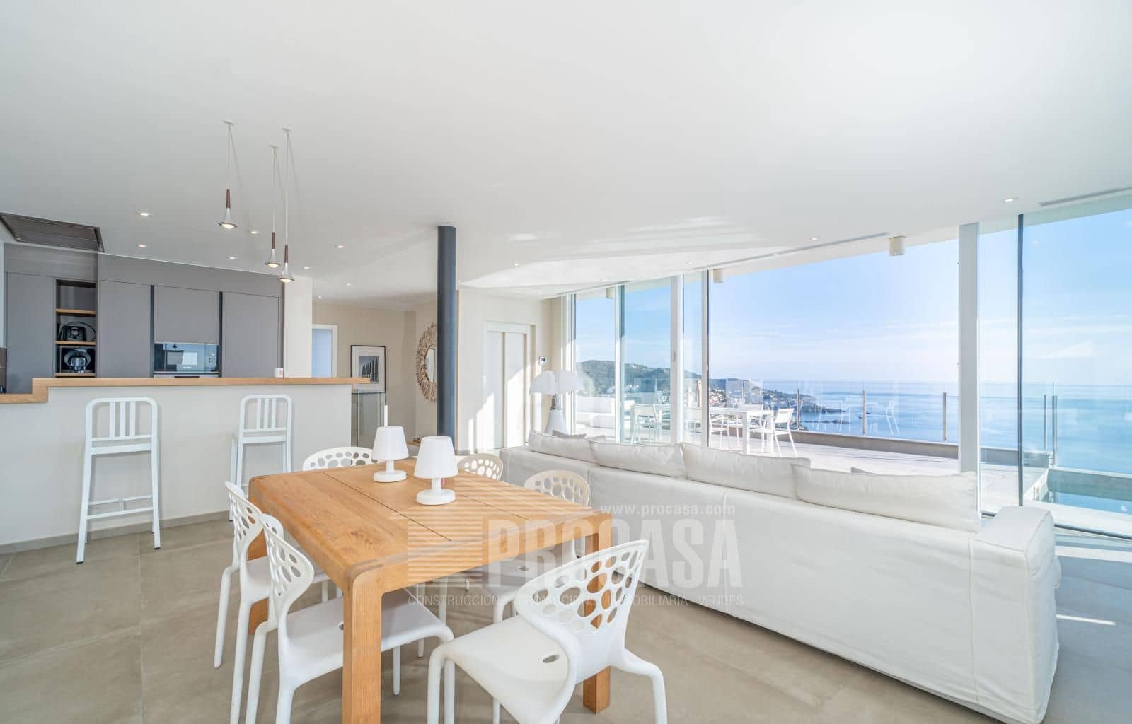 4 slaapkamer Villa te koop in Roses met zwembad garage - € 1.790.000 (Ref: 8686441)