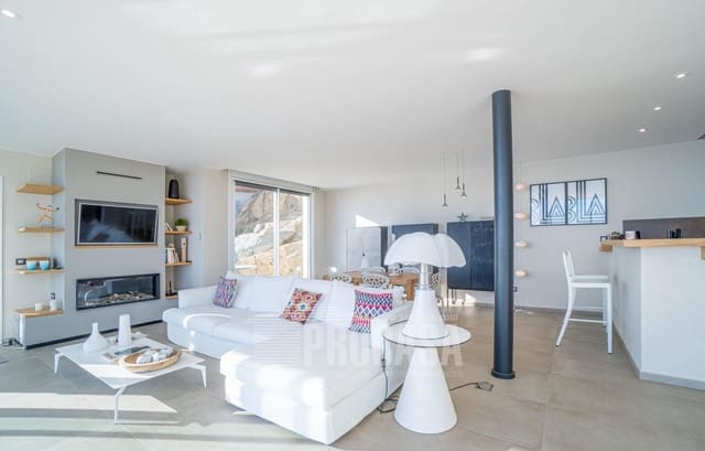 4 bedroom Villa for sale in Roses with pool garage - € 1,790,000 (Ref: 8686441)