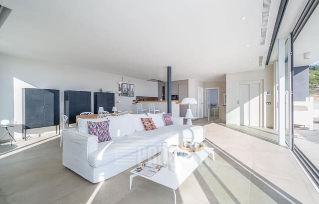 4 bedroom Villa for sale in Roses with pool garage - € 1,790,000 (Ref: 8686441)