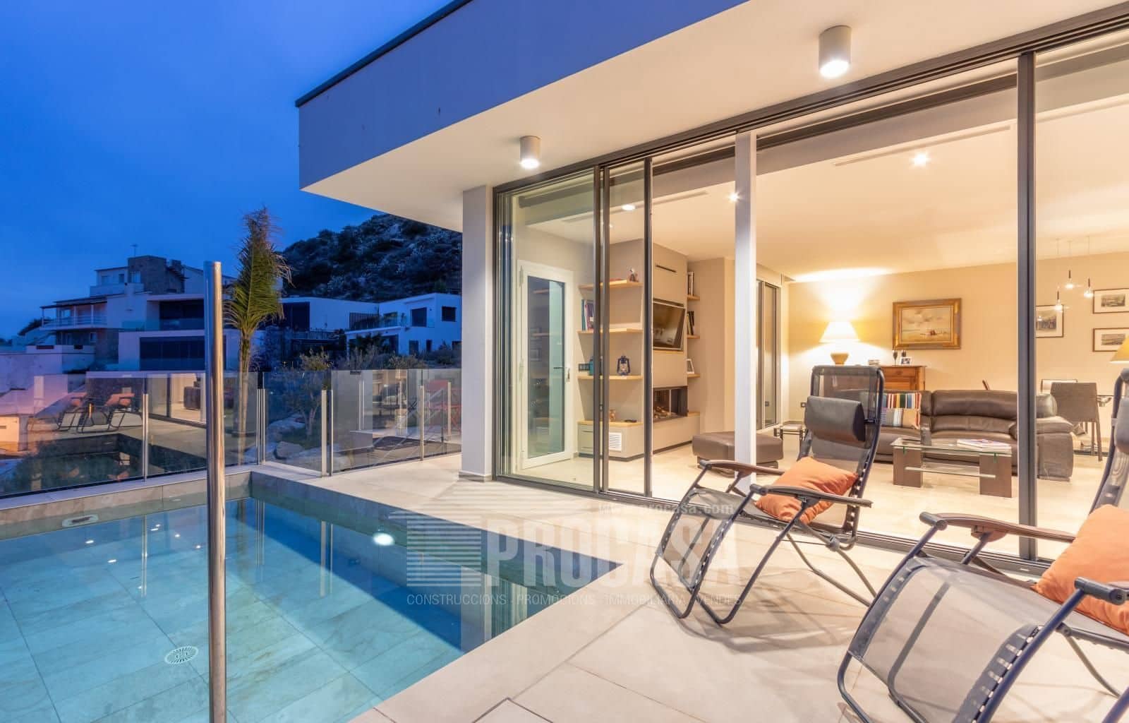 4 slaapkamer Villa te koop in Roses met zwembad garage - € 1.790.000 (Ref: 8686441)