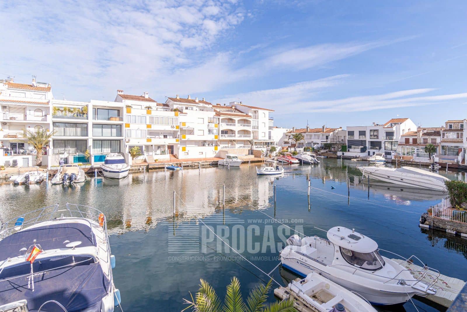 3 soveværelse Byhus til salg i Empuriabrava med garage - € 395.000 (Ref: 8766125)