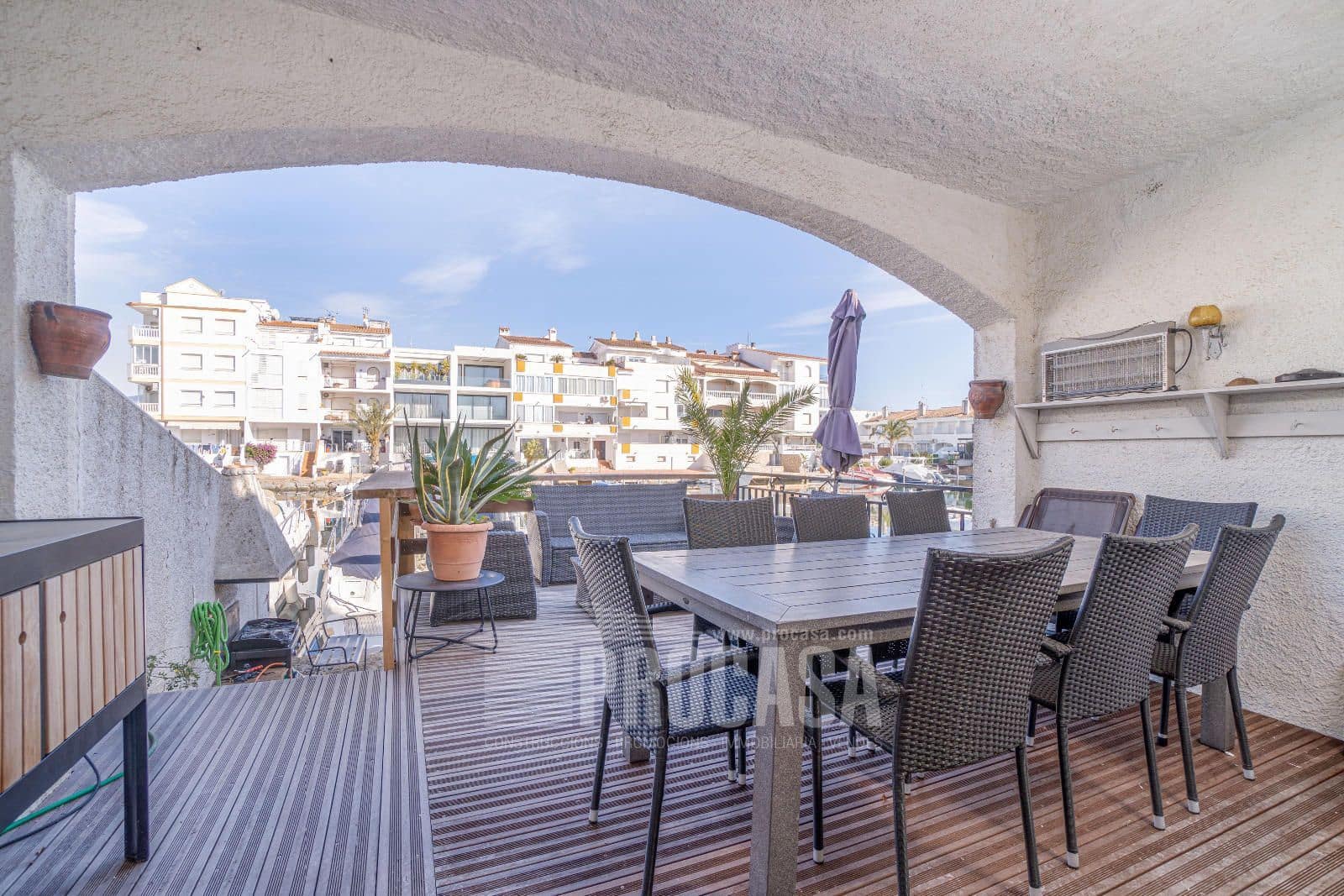 3 soveværelse Byhus til salg i Empuriabrava med garage - € 395.000 (Ref: 8766125)