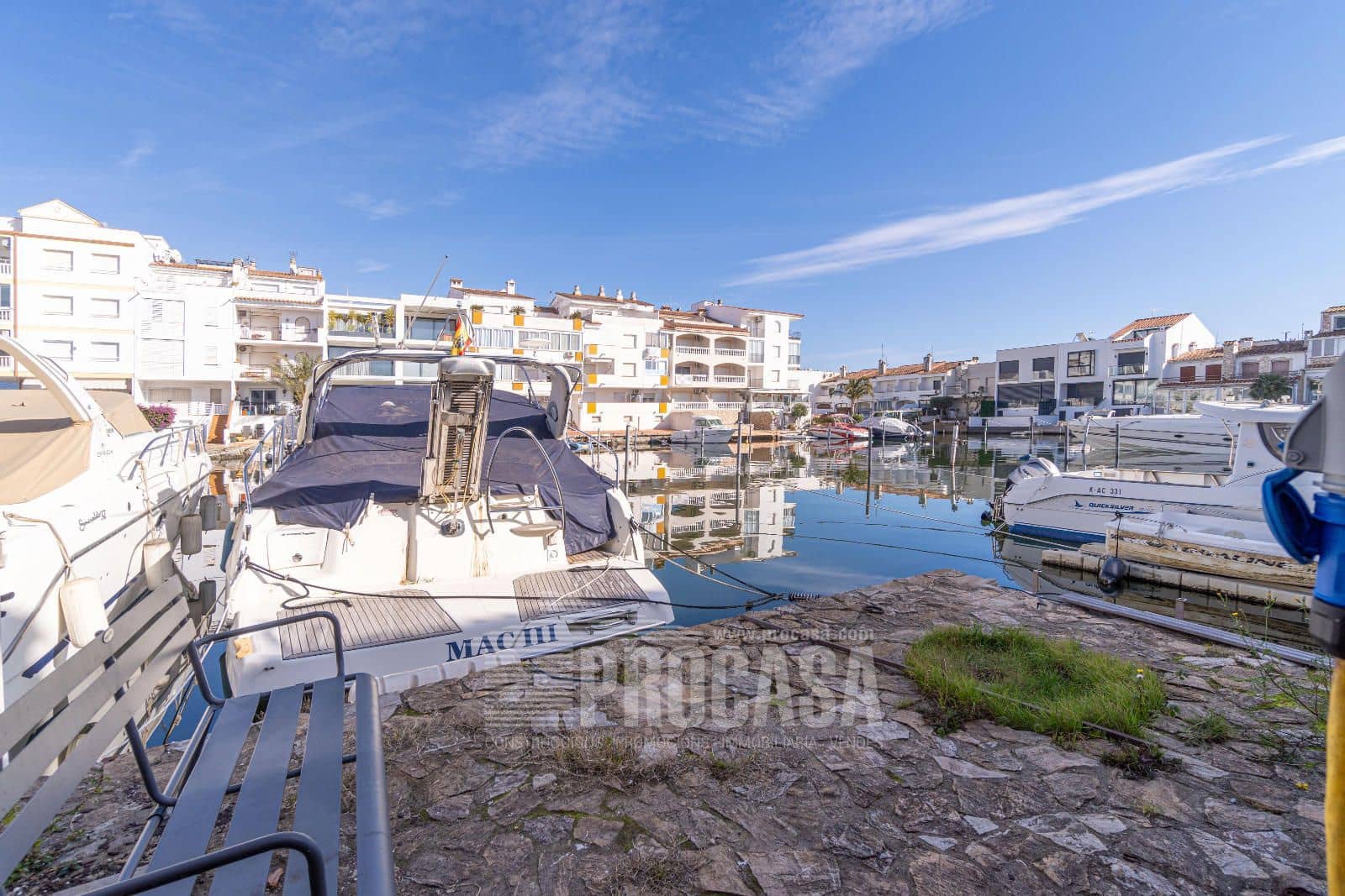 3 soveværelse Byhus til salg i Empuriabrava med garage - € 395.000 (Ref: 8766125)