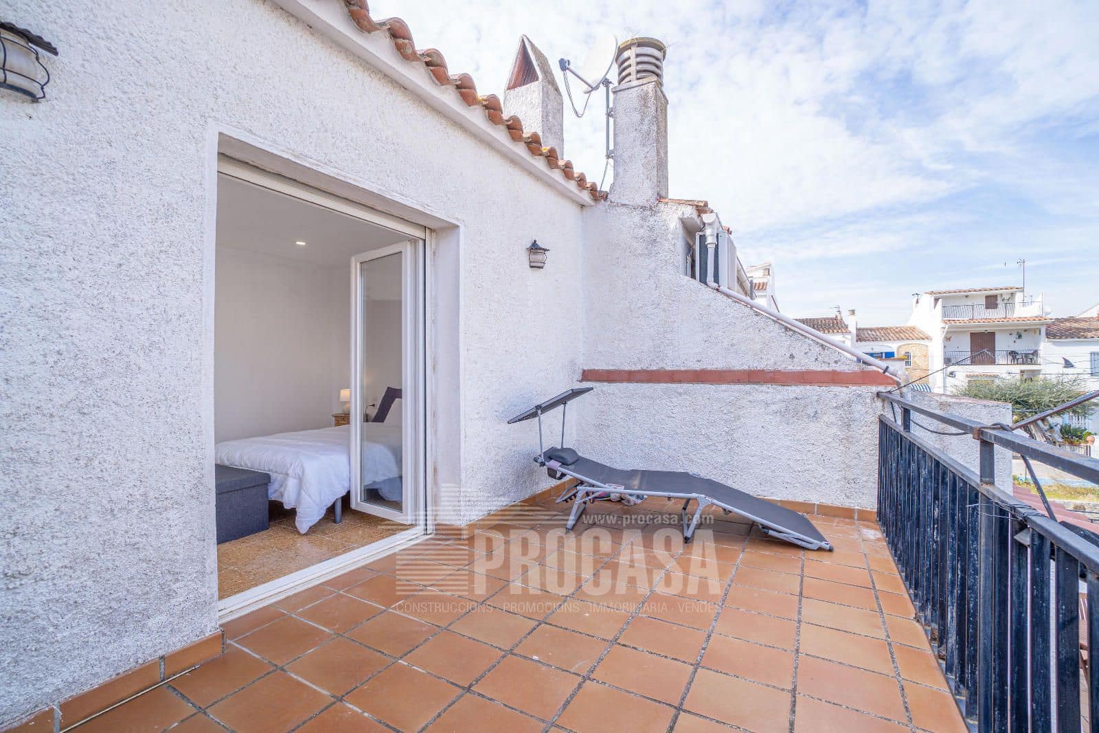 3 soveværelse Byhus til salg i Empuriabrava med garage - € 395.000 (Ref: 8766125)