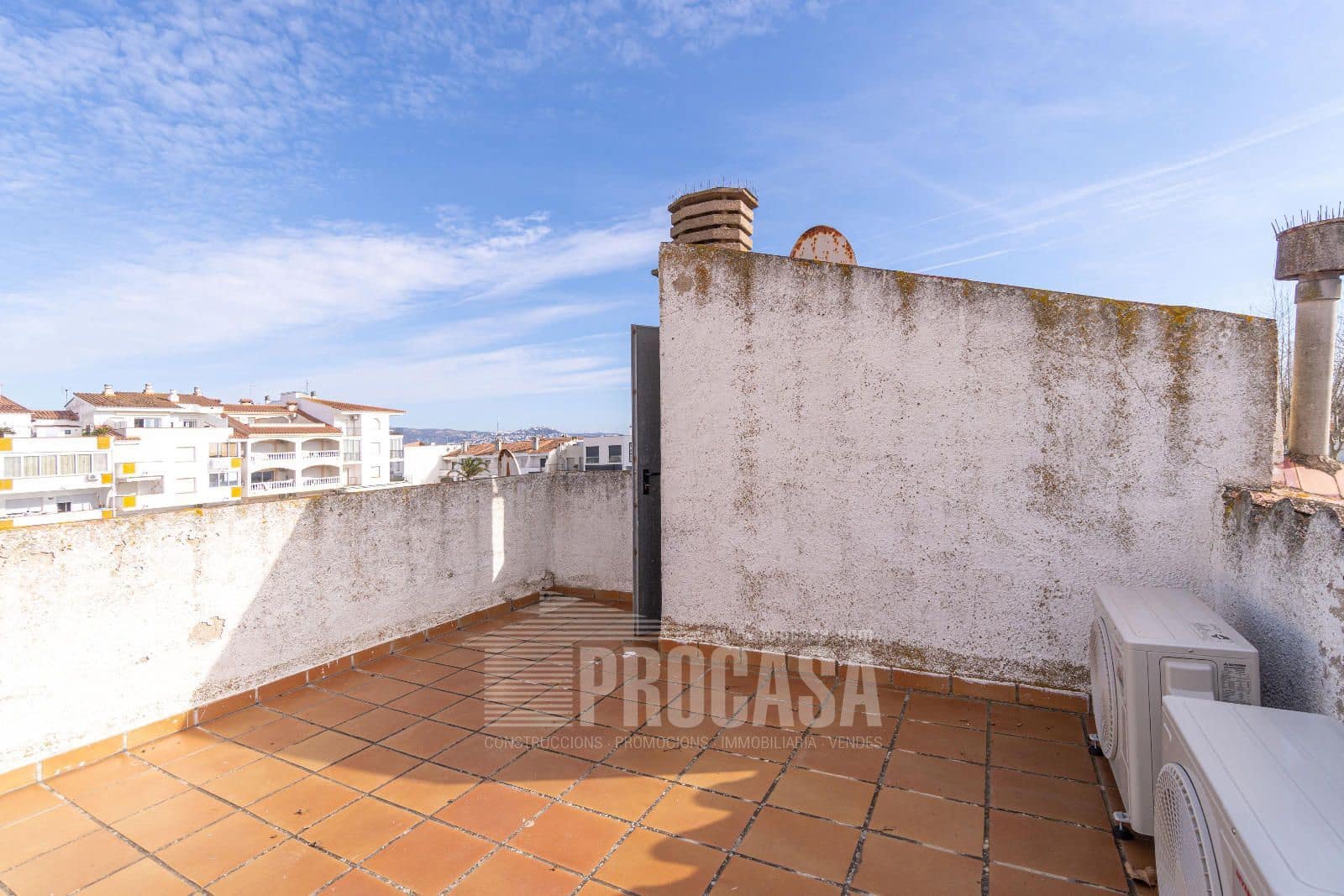 3 soveværelse Byhus til salg i Empuriabrava med garage - € 395.000 (Ref: 8766125)