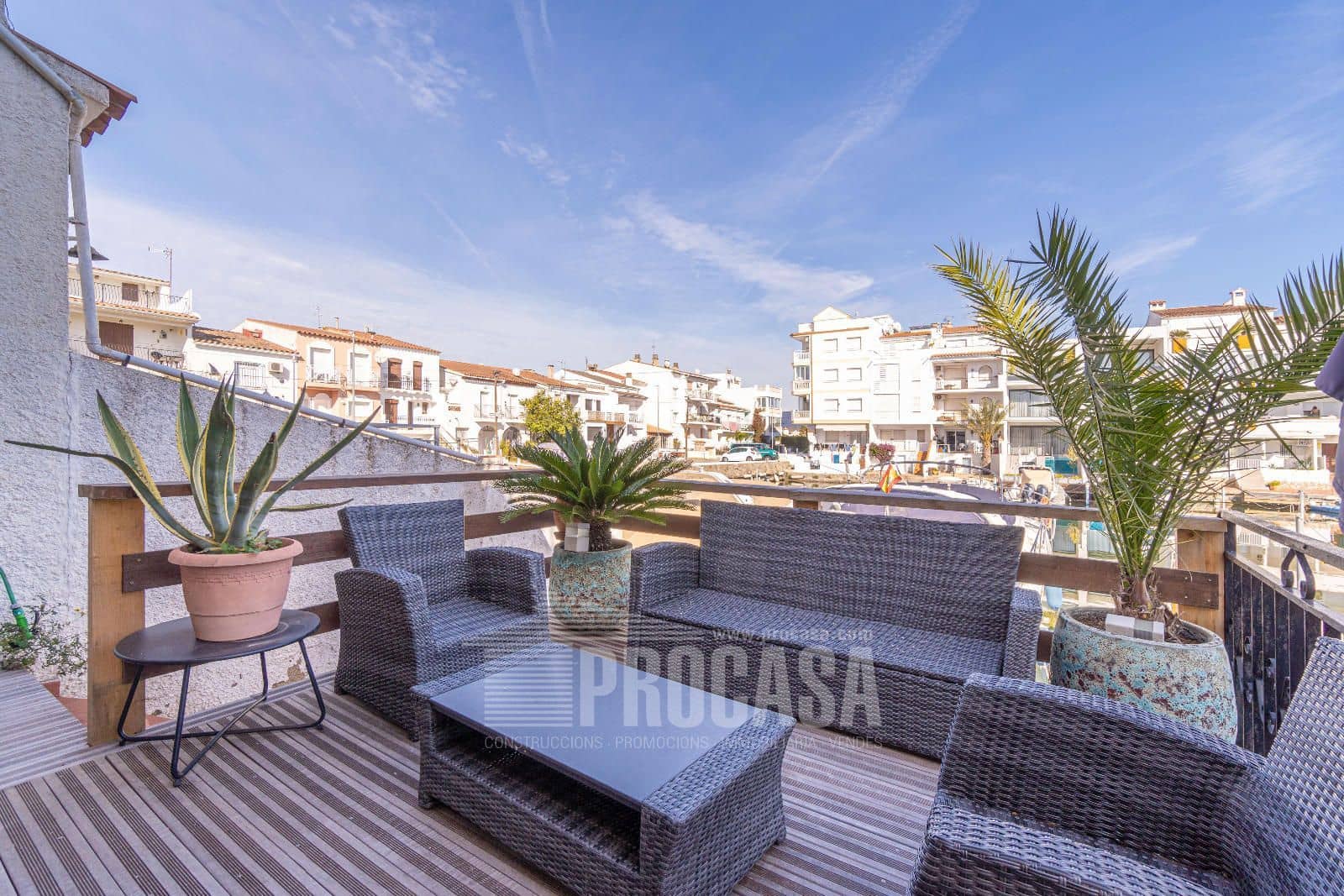 3 soveværelse Byhus til salg i Empuriabrava med garage - € 395.000 (Ref: 8766125)