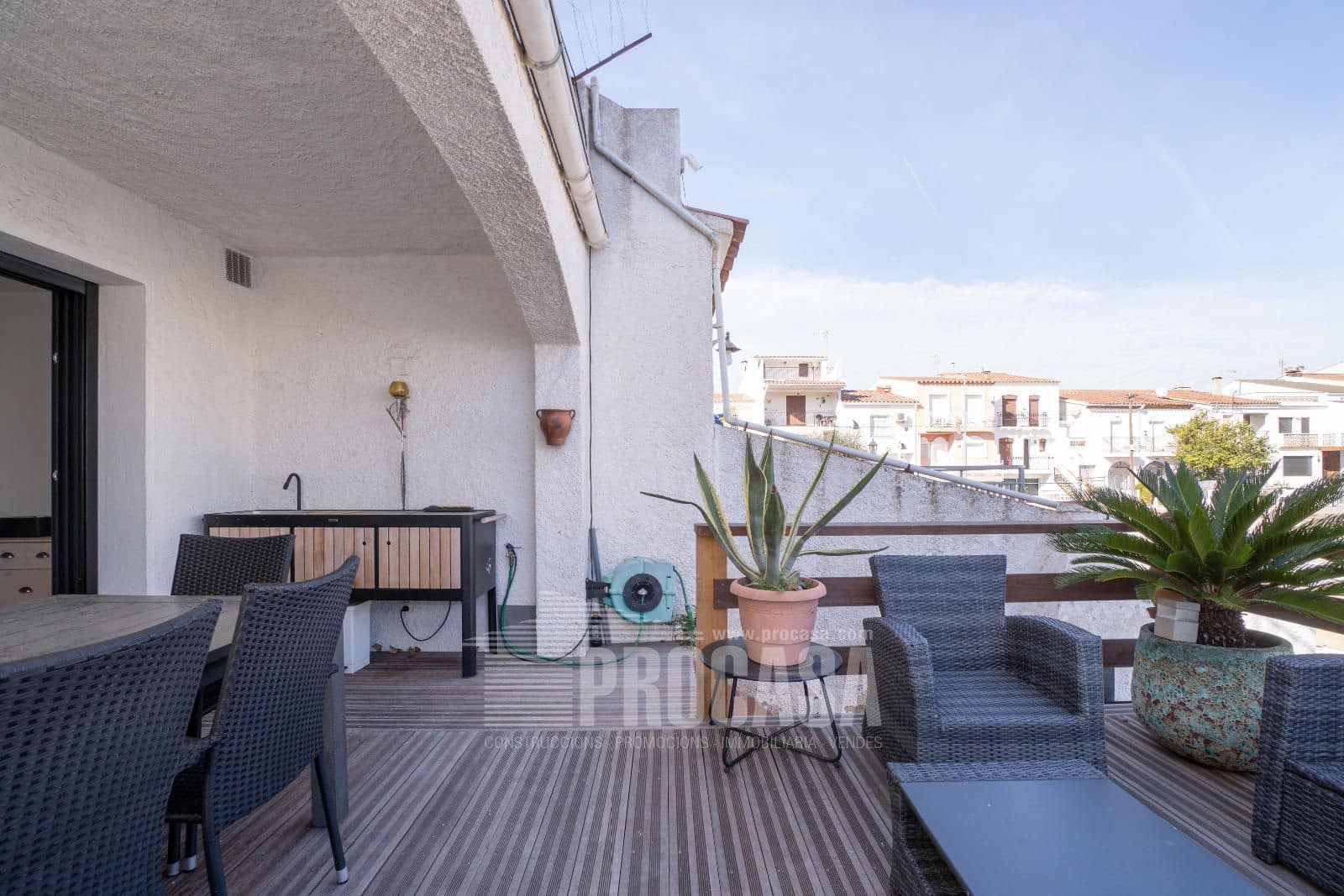 3 soveværelse Byhus til salg i Empuriabrava med garage - € 395.000 (Ref: 8766125)