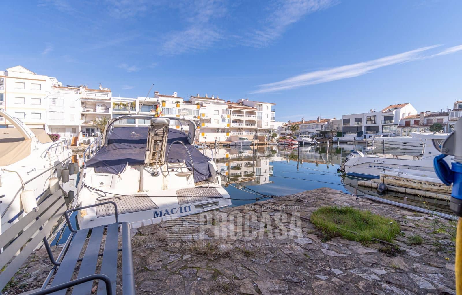 3 soveværelse Byhus til salg i Empuriabrava med garage - € 395.000 (Ref: 8766125)