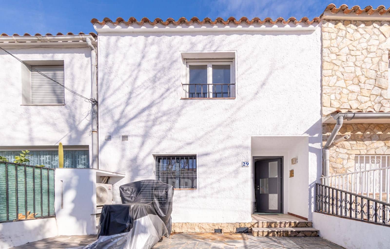 3 soveværelse Byhus til salg i Empuriabrava med garage - € 395.000 (Ref: 8766125)