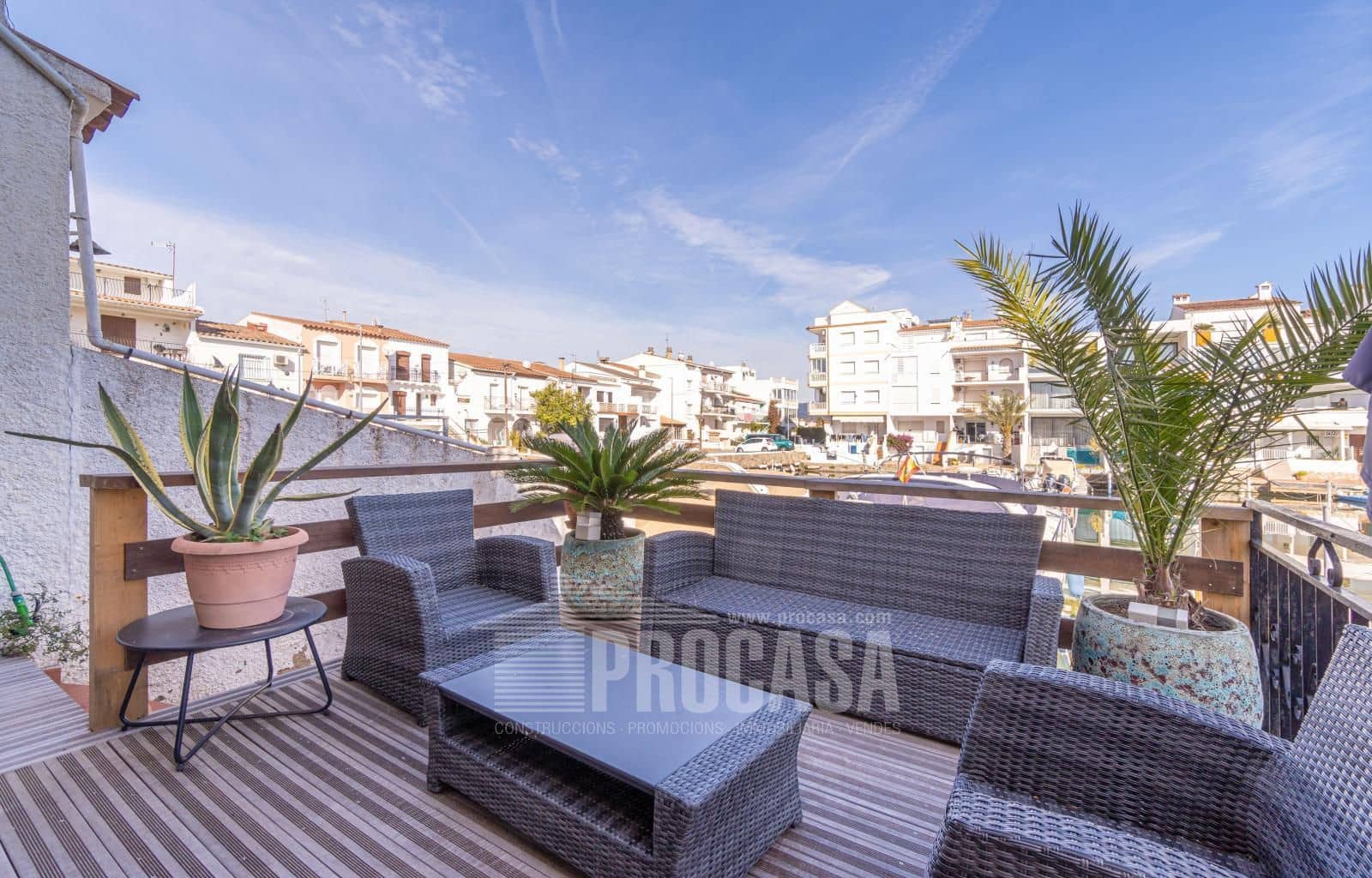 3 soveværelse Byhus til salg i Empuriabrava med garage - € 395.000 (Ref: 8766125)