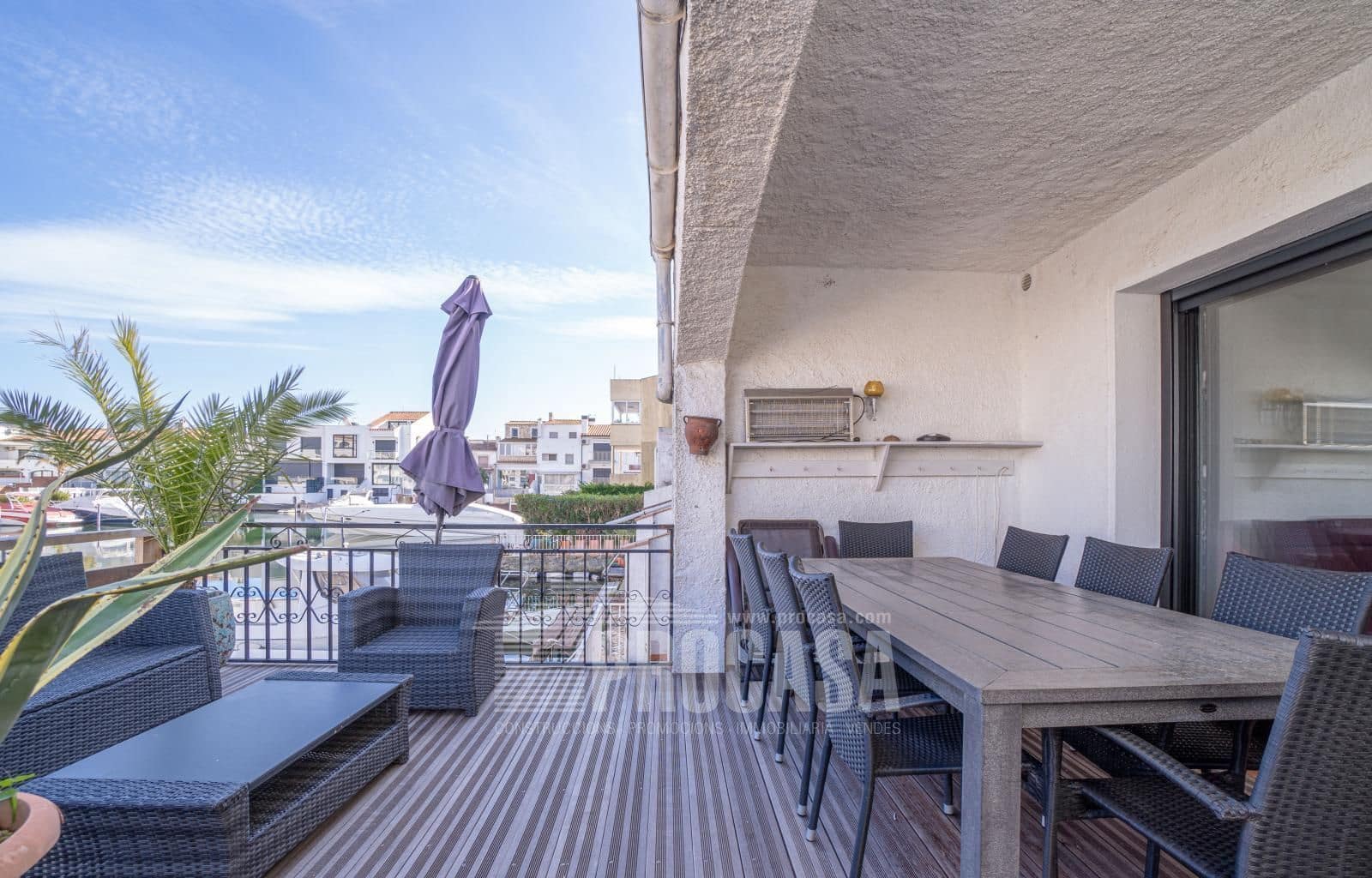 3 soveværelse Byhus til salg i Empuriabrava med garage - € 395.000 (Ref: 8766125)