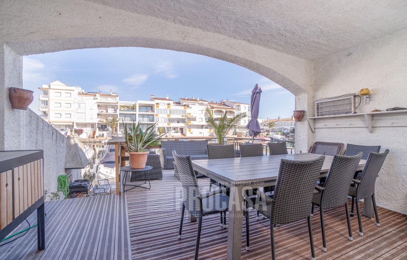 3 soveværelse Byhus til salg i Empuriabrava med garage - € 395.000 (Ref: 8766125)