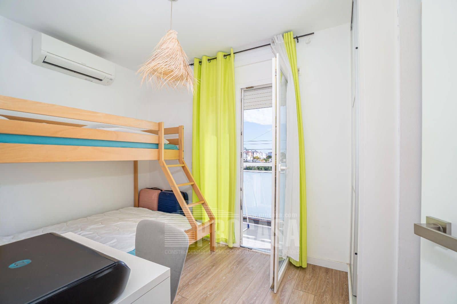 3 soveværelse Byhus til salg i Empuriabrava med garage - € 549.000 (Ref: 8823058)