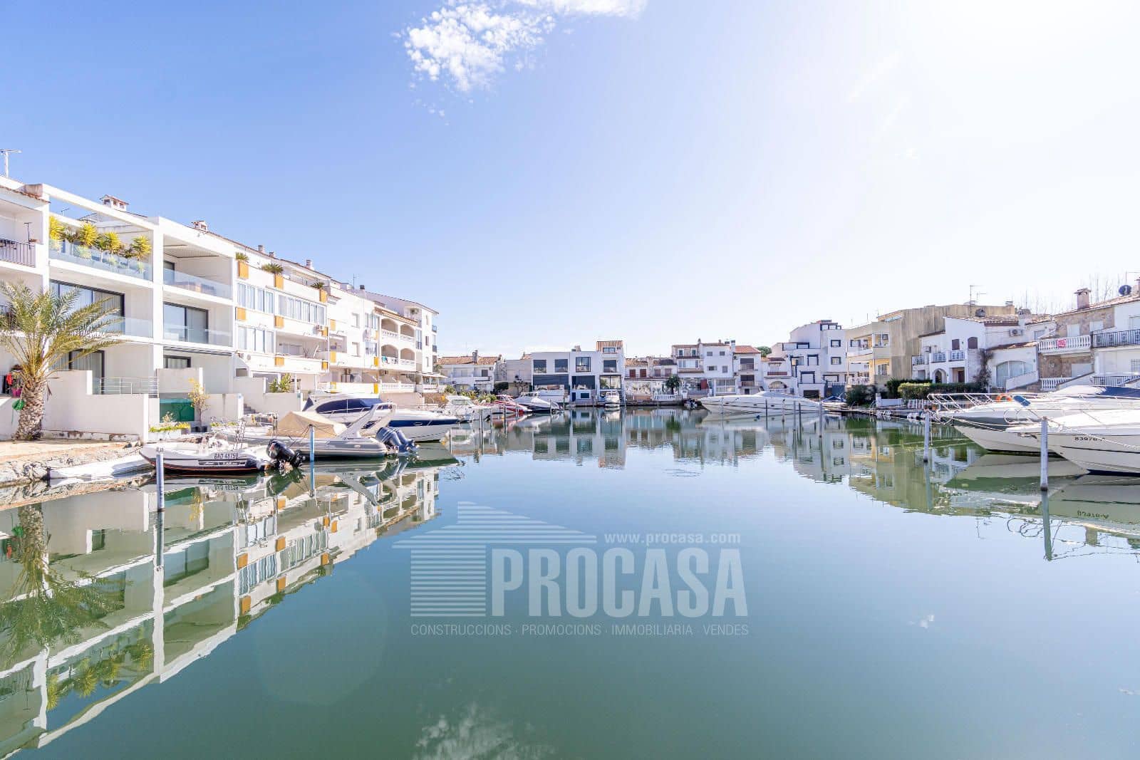 3 soveværelse Byhus til salg i Empuriabrava med garage - € 549.000 (Ref: 8823058)