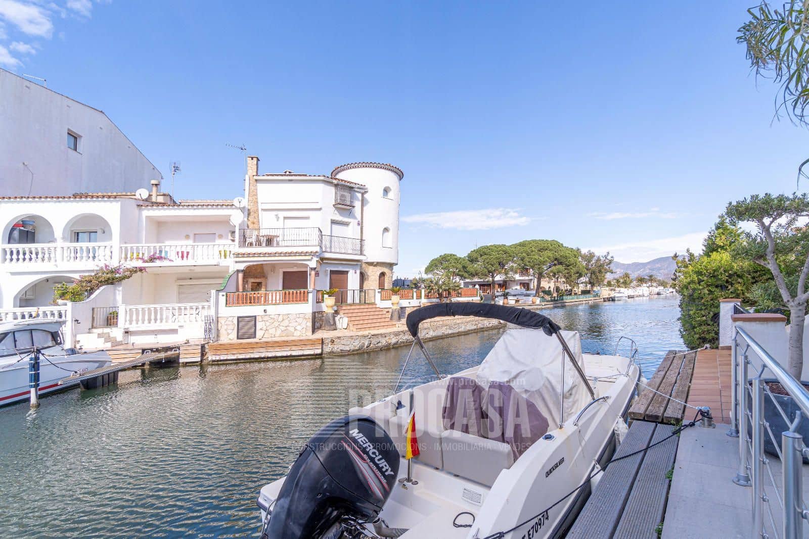 3 soveværelse Byhus til salg i Empuriabrava med garage - € 549.000 (Ref: 8823058)