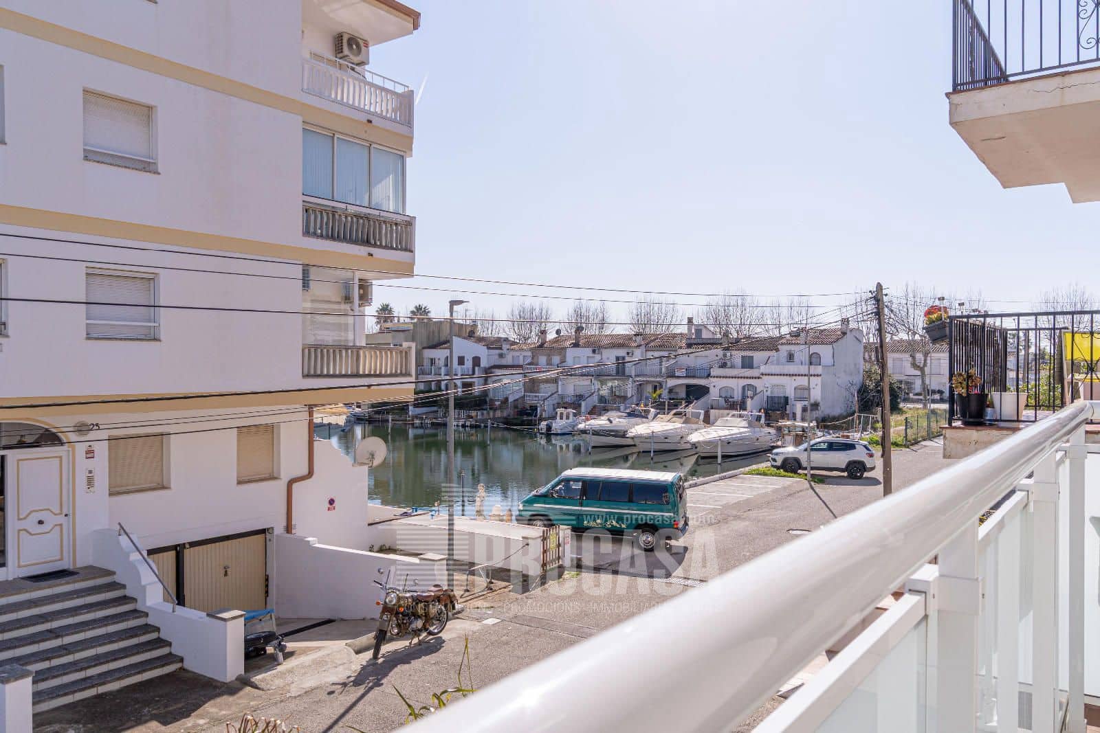 3 soveværelse Byhus til salg i Empuriabrava med garage - € 549.000 (Ref: 8823058)