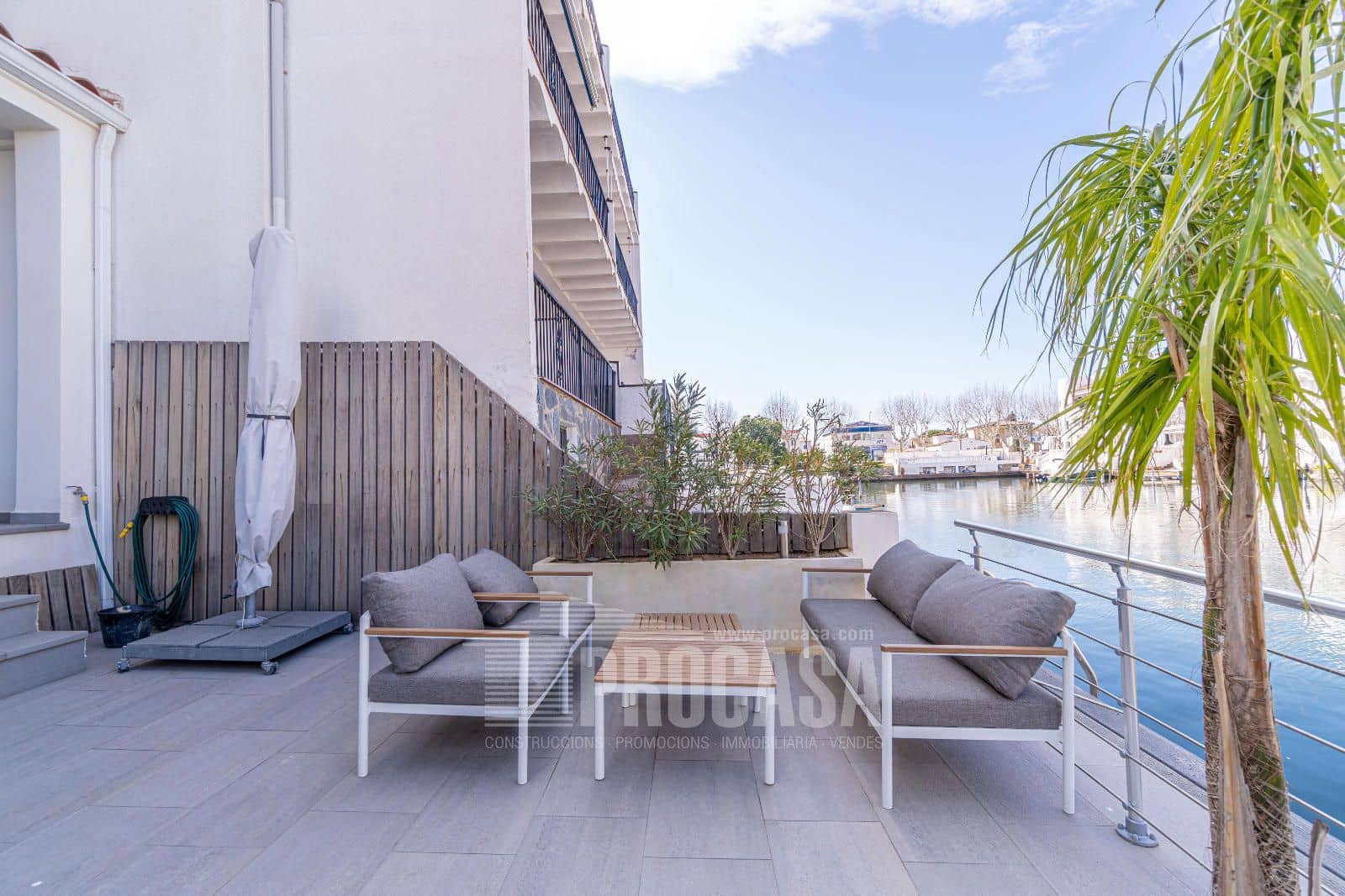 3 soveværelse Byhus til salg i Empuriabrava med garage - € 549.000 (Ref: 8823058)