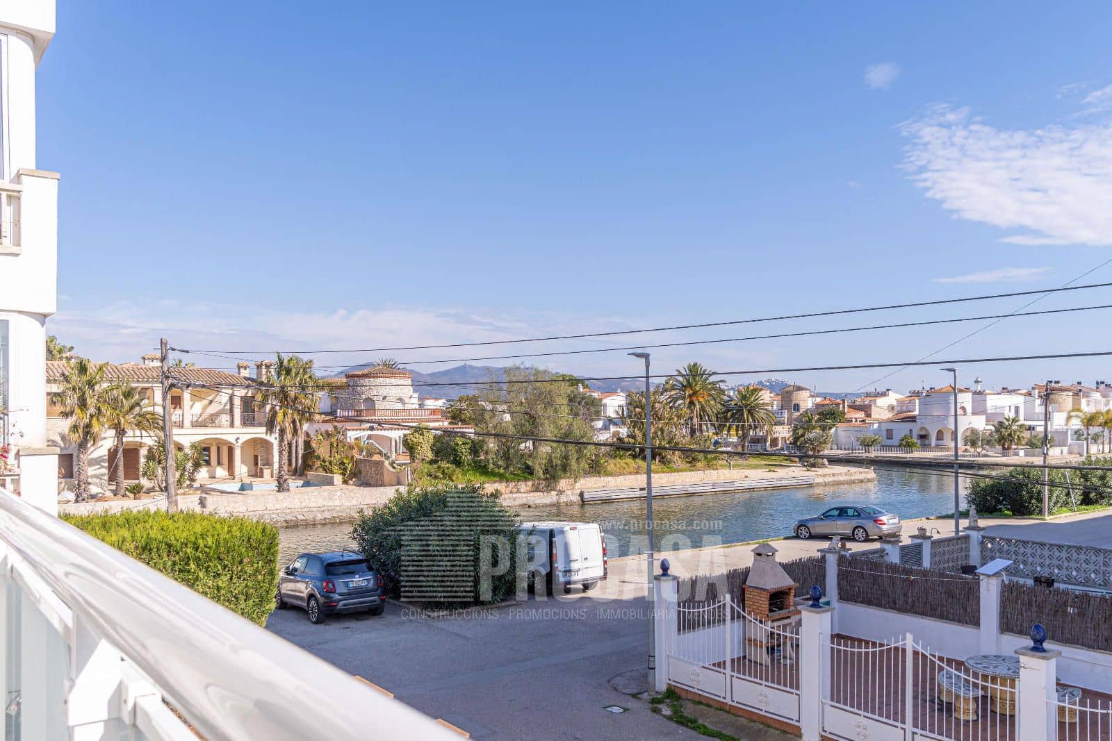 3 soveværelse Byhus til salg i Empuriabrava med garage - € 549.000 (Ref: 8823058)