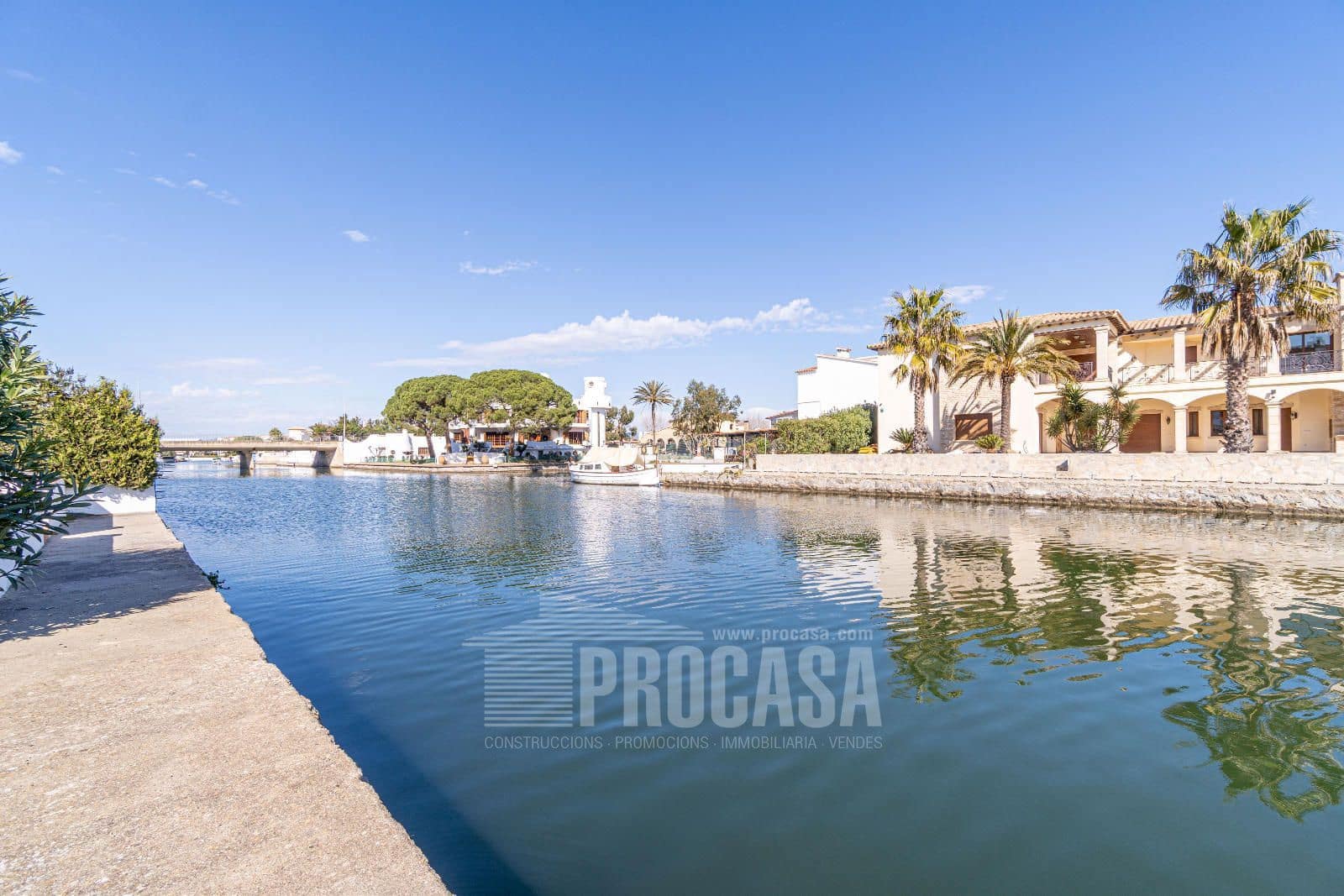 3 soveværelse Byhus til salg i Empuriabrava med garage - € 549.000 (Ref: 8823058)