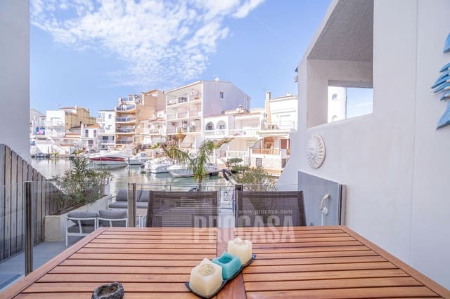 3 chambre Maison de Ville à vendre à Empuriabrava, Castelló d'Empúries avec garage - 549 000 € (Ref: 8823058)