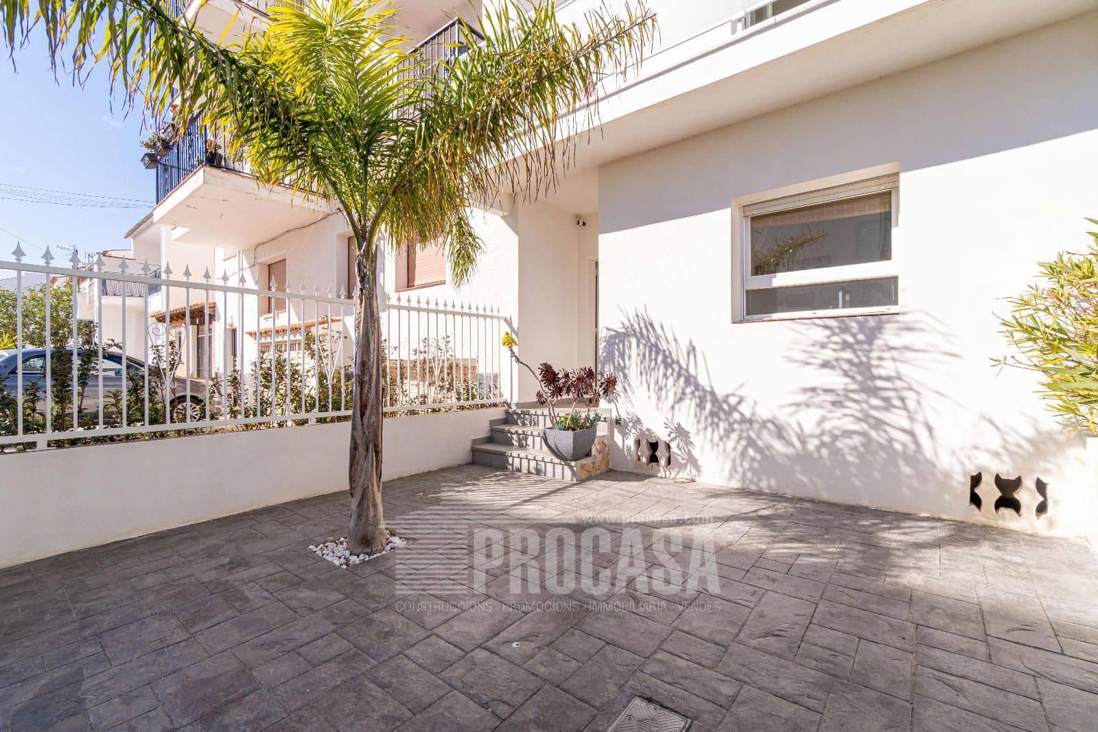 3 soveværelse Byhus til salg i Empuriabrava med garage - € 549.000 (Ref: 8823058)