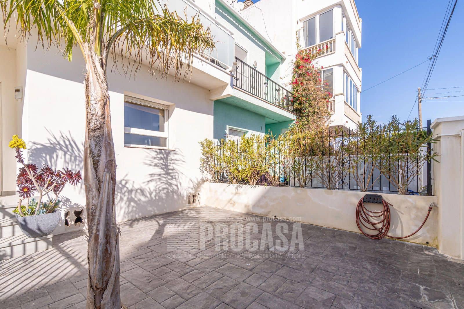 3 soveværelse Byhus til salg i Empuriabrava med garage - € 549.000 (Ref: 8823058)