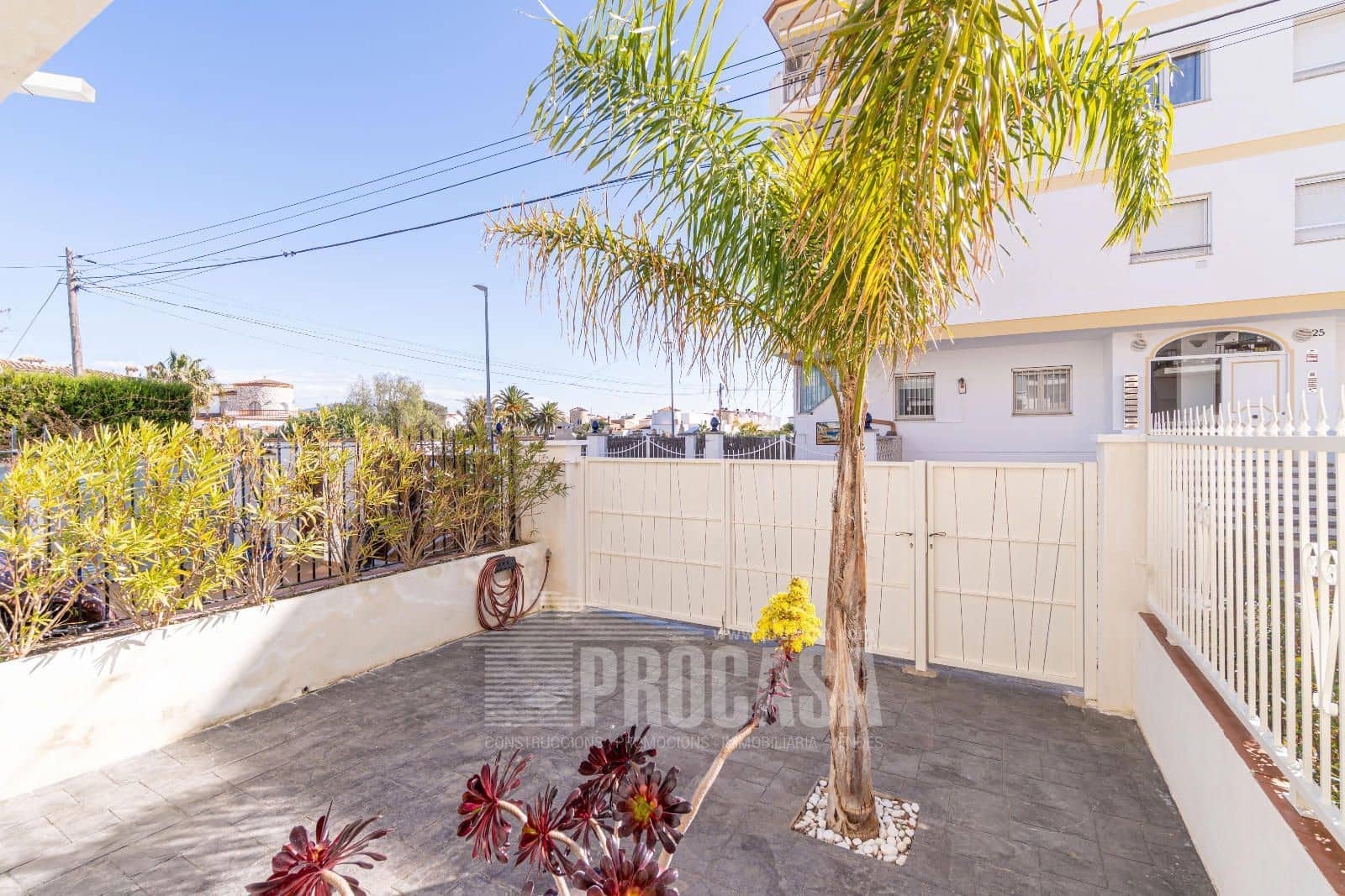 3 soveværelse Byhus til salg i Empuriabrava med garage - € 549.000 (Ref: 8823058)