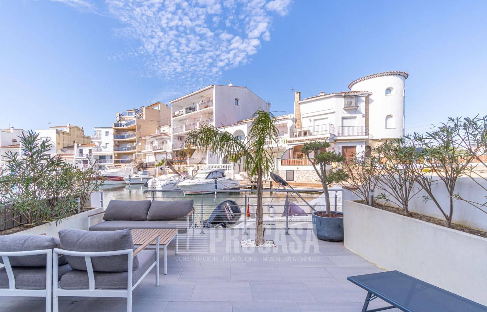 3 soveværelse Byhus til salg i Empuriabrava med garage - € 549.000 (Ref: 8823058)