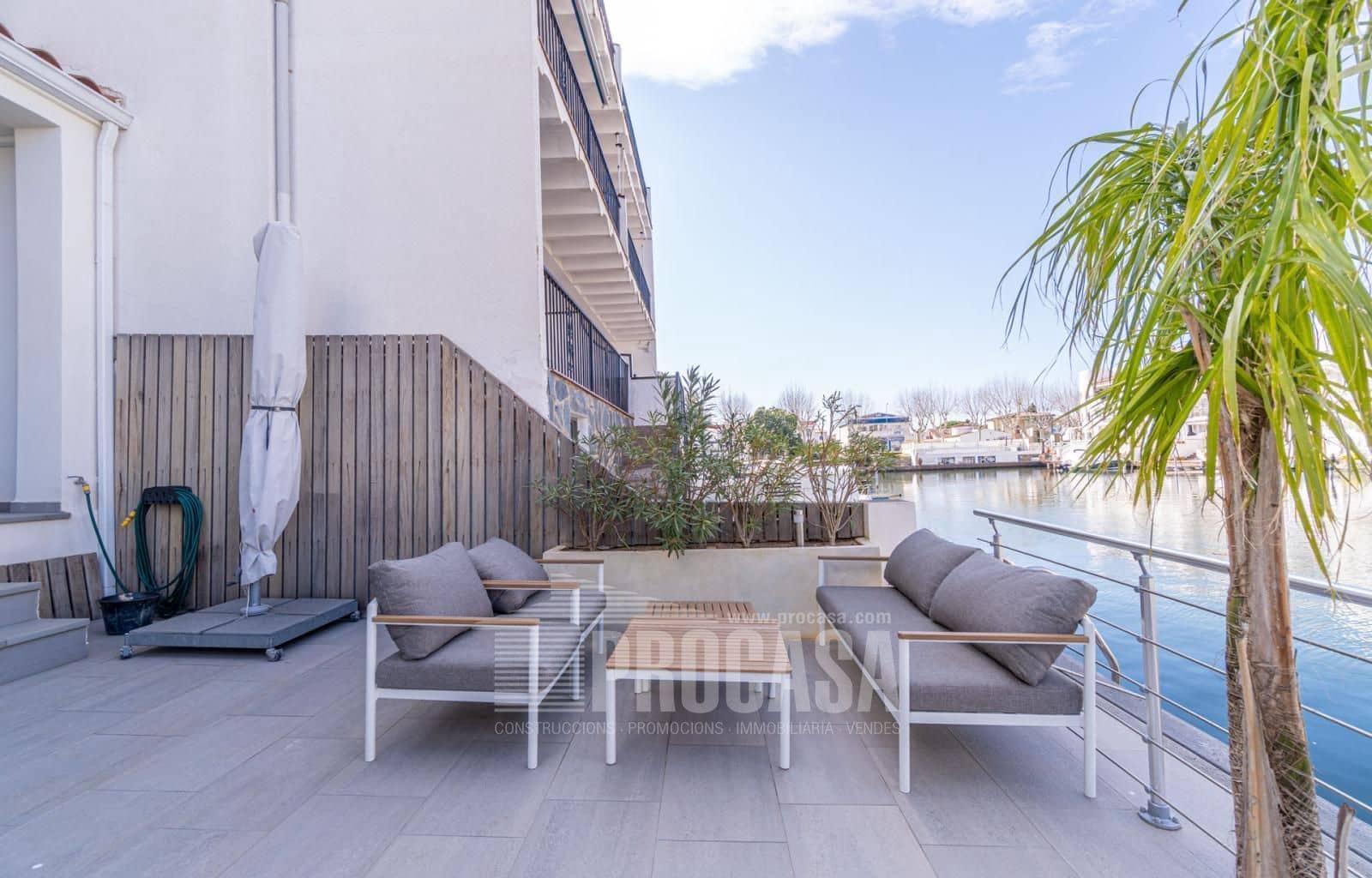 3 soveværelse Byhus til salg i Empuriabrava med garage - € 549.000 (Ref: 8823058)