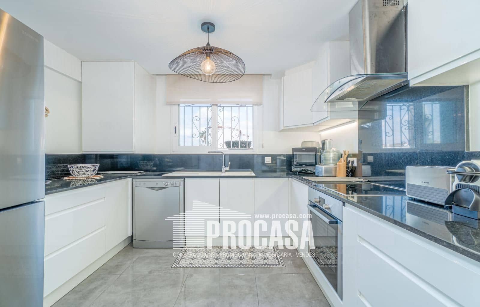 4 chambre Villa/Maison à vendre à Empuriabrava avec piscine garage - 699 000 € (Ref: 8857821)