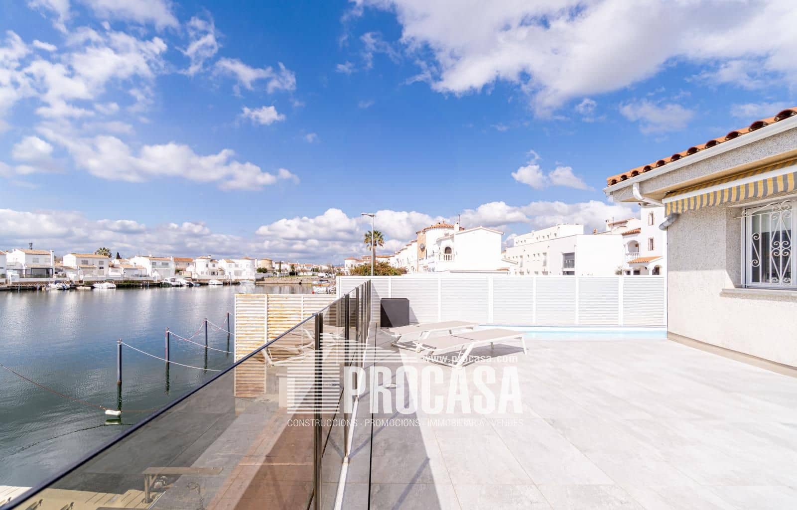 4 chambre Villa/Maison à vendre à Empuriabrava avec piscine garage - 699 000 € (Ref: 8857821)