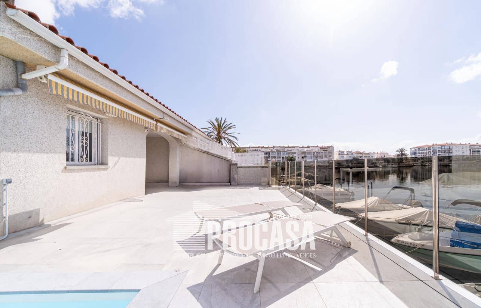 4 chambre Villa/Maison à vendre à Empuriabrava avec piscine garage - 699 000 € (Ref: 8857821)