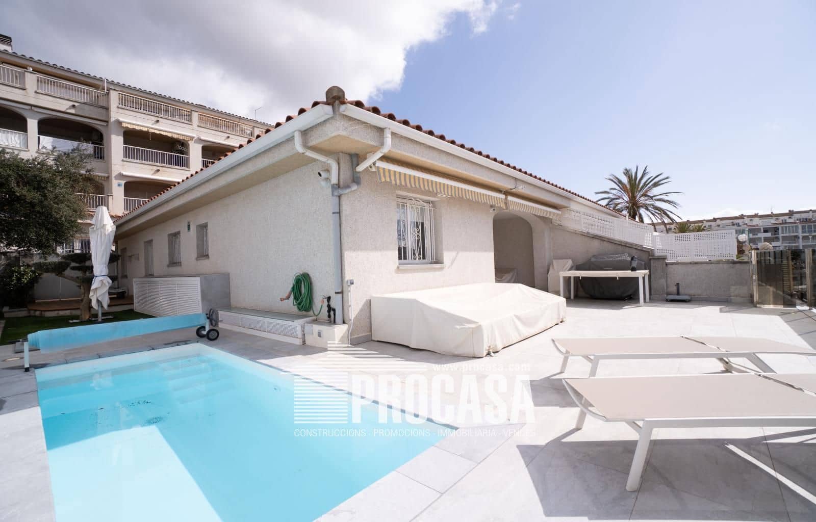 4 chambre Villa/Maison à vendre à Empuriabrava avec piscine garage - 699 000 € (Ref: 8857821)