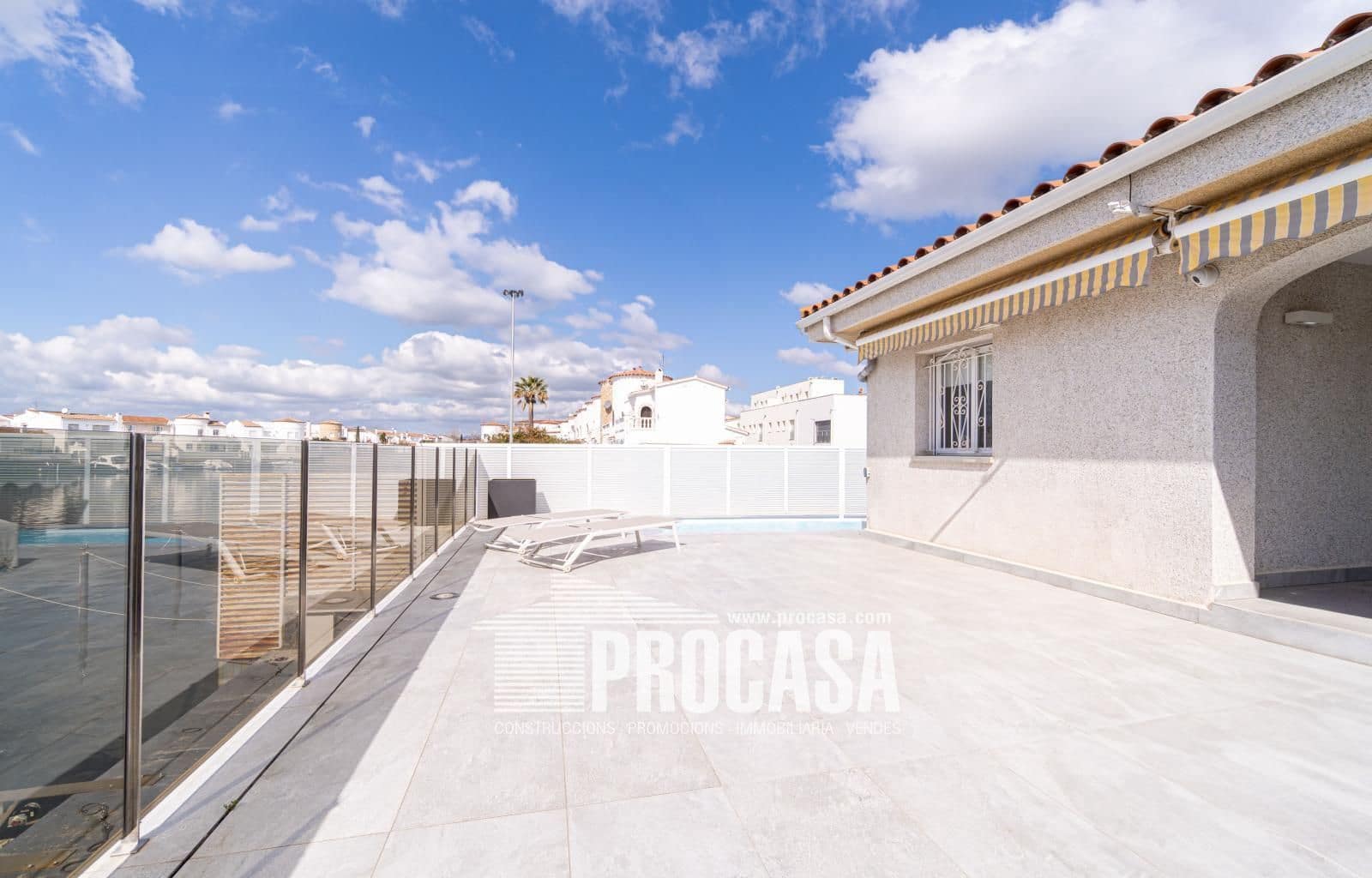 4 chambre Villa/Maison à vendre à Empuriabrava avec piscine garage - 699 000 € (Ref: 8857821)