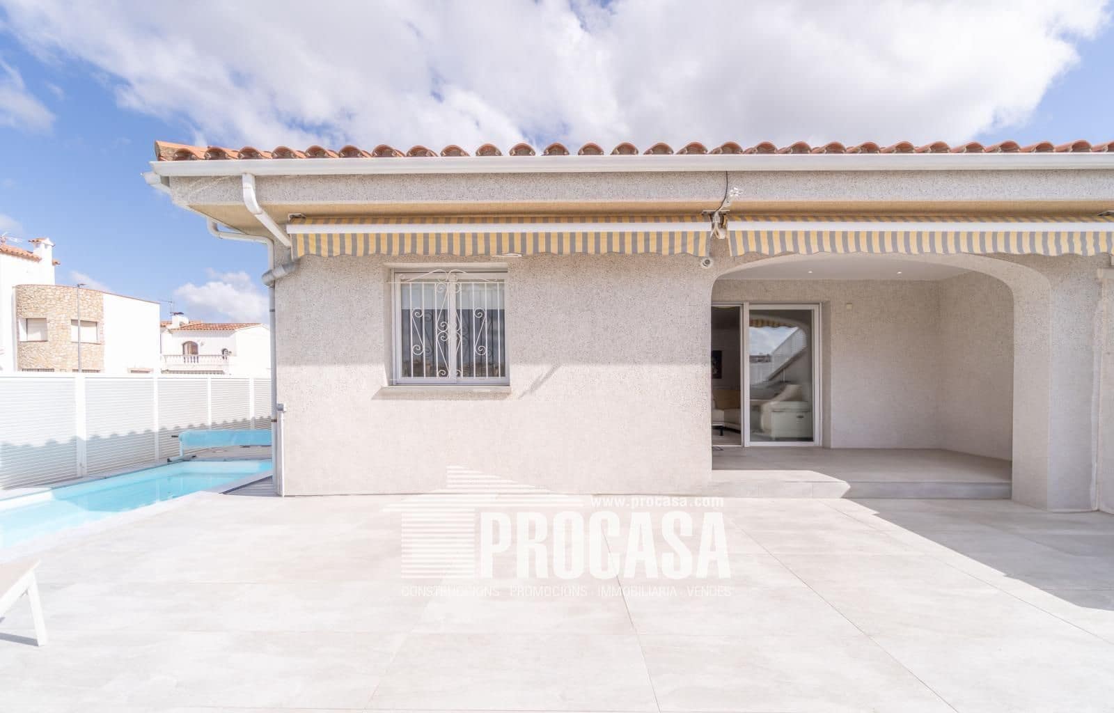 4 chambre Villa/Maison à vendre à Empuriabrava avec piscine garage - 699 000 € (Ref: 8857821)